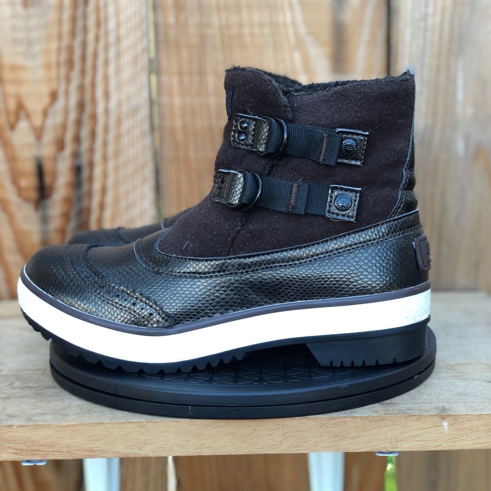 UGG Australia Waterproof Adjustable Strap Snap Closure Winter Women's Boots 6 - Picture 3 of 13
